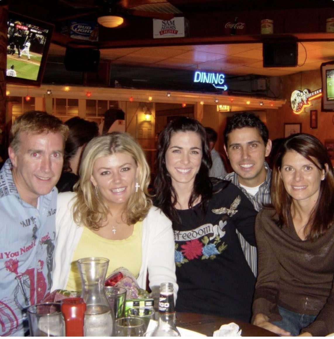 WallyBrewster's tweet photo. A wonderful memory of Stanley’s bar and grill in Chicago. This was a great afternoon with ⁦@GreatBritten⁩ ⁦@BSatawake⁩ Katie Walker and ⁦@MiaHamm⁩!  What fun we had during the #chicagocubs season and still do many years later!  #family #blessed #sports https://t.co/ijazYQDtZq