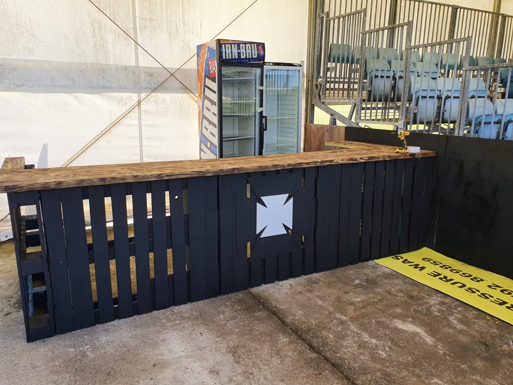hmppswales's tweet photo. We have been helping out in Neath Rugby Club, this is our latest project for Gerald - Recycling Wooden Pallets @NeathRugby @WelshRugbyUnion 
#CommunityPaybackWorks 
#TeachingPoPsNewSkills
#Recycling
#WelshAllBlacks 
#WellDoneGreatJob https://t.co/Ixh5Ry7eoO