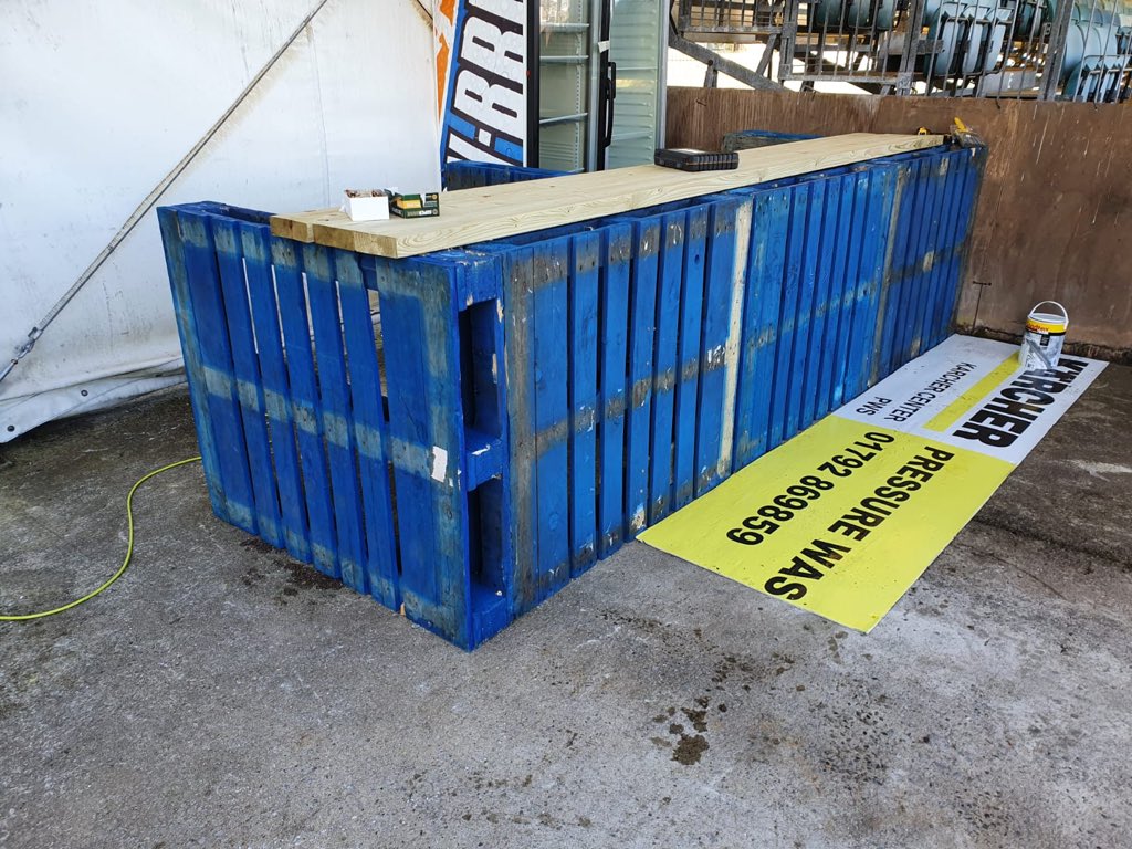 hmppswales's tweet photo. We have been helping out in Neath Rugby Club, this is our latest project for Gerald - Recycling Wooden Pallets @NeathRugby @WelshRugbyUnion 
#CommunityPaybackWorks 
#TeachingPoPsNewSkills
#Recycling
#WelshAllBlacks 
#WellDoneGreatJob https://t.co/Ixh5Ry7eoO