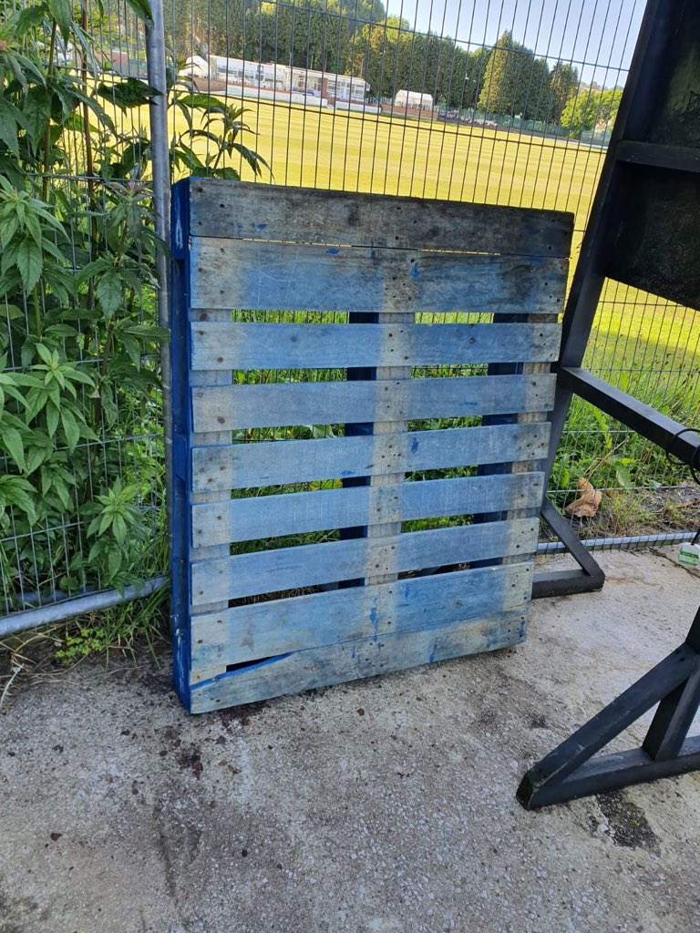 hmppswales's tweet photo. We have been helping out in Neath Rugby Club, this is our latest project for Gerald - Recycling Wooden Pallets @NeathRugby @WelshRugbyUnion 
#CommunityPaybackWorks 
#TeachingPoPsNewSkills
#Recycling
#WelshAllBlacks 
#WellDoneGreatJob https://t.co/Ixh5Ry7eoO