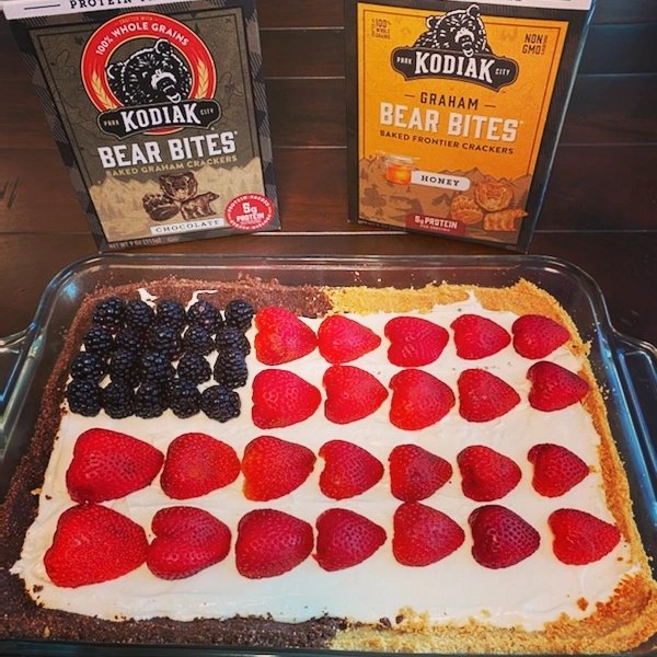 AskDrTAS1's tweet photo. #TASintheKitchen had lots of fun making my #patriotic #nobakecheesecake π°using @KodiakCakes #bearbites for a chocolate and honey crust. The chocolate bear bite aroma will have the π» wanting more!π #memorialday2022 #cheesecake #homecooking #desserts #transformwithtas #berries https://t.co/GJmfviVyGd