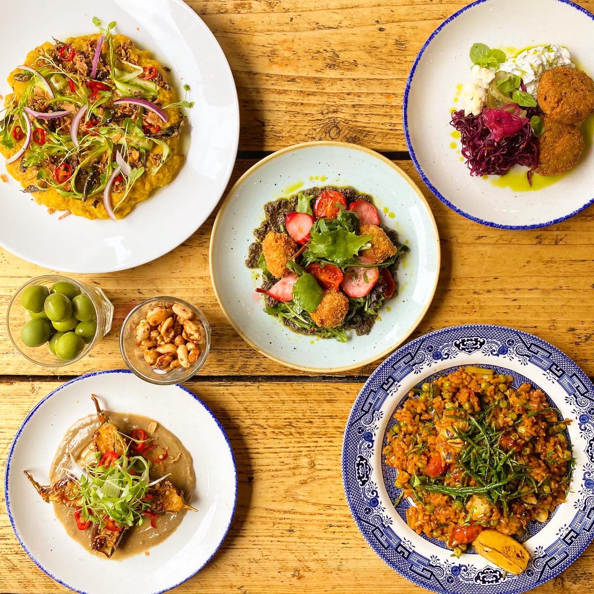 For the long weekend, we will be open from midday every day 🙌🏽 
Four whole days of yummy food, sunny beer garden vibes, cocktails &amp; late-night tunes on Saturday! ✨🕺🏽🪩

#weekendvibes #JubileeWeekend #hackney #London #veganpub