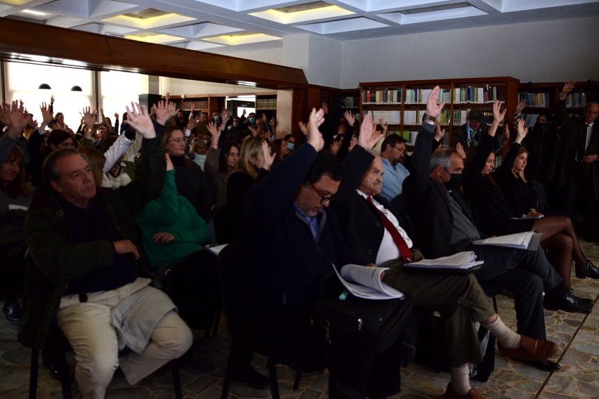 L8Alternancia's tweet photo. ✋🏻Finalizo la Asamblea General Ordinaria en el cual se aprobó y se realizo el traspaso de mandato, donde María Fernanda Giménez de nuestra Lista 8 Alternancia, ganadora en elecciones pasadas,  asume como Presidenta del Colegio de Abogados del Departamento Judicial de Azul! 👏🏻👏🏻👏🏻 https://t.co/kDHXeOSJsq