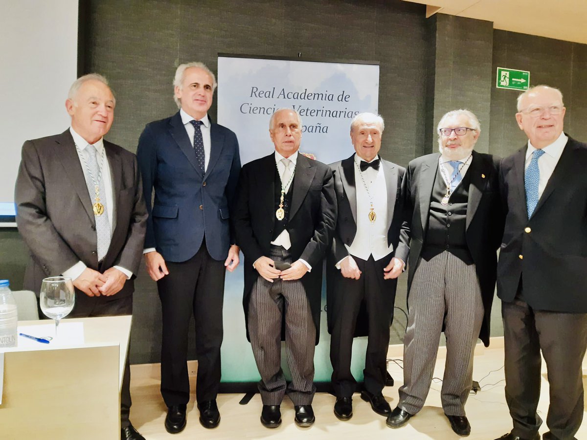Hoy en el nombramiento del Dr. Pedro Guillén como Académico de Honor de la Real Academia de Ciencias Veterinarias de España.

Cirujano e investigador, cuyas aportaciones agradece el conjunto del sistema sanitario y, en especial, los pacientes, por mejorar su calidad de vida.