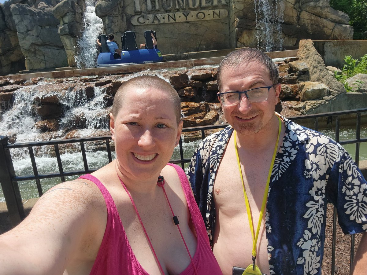 mileycfan4eva's tweet photo. Fun day at @DorneyParkPR with my P.I.C @HollyM686
pic set 3 #dorneypark #funinthesun #sureishot #MemorialDayWeekend #MemorialDay Thanks for a great day #DPBestDay https://t.co/4gWGdSXuIC https://t.co/lSBiL20NIC