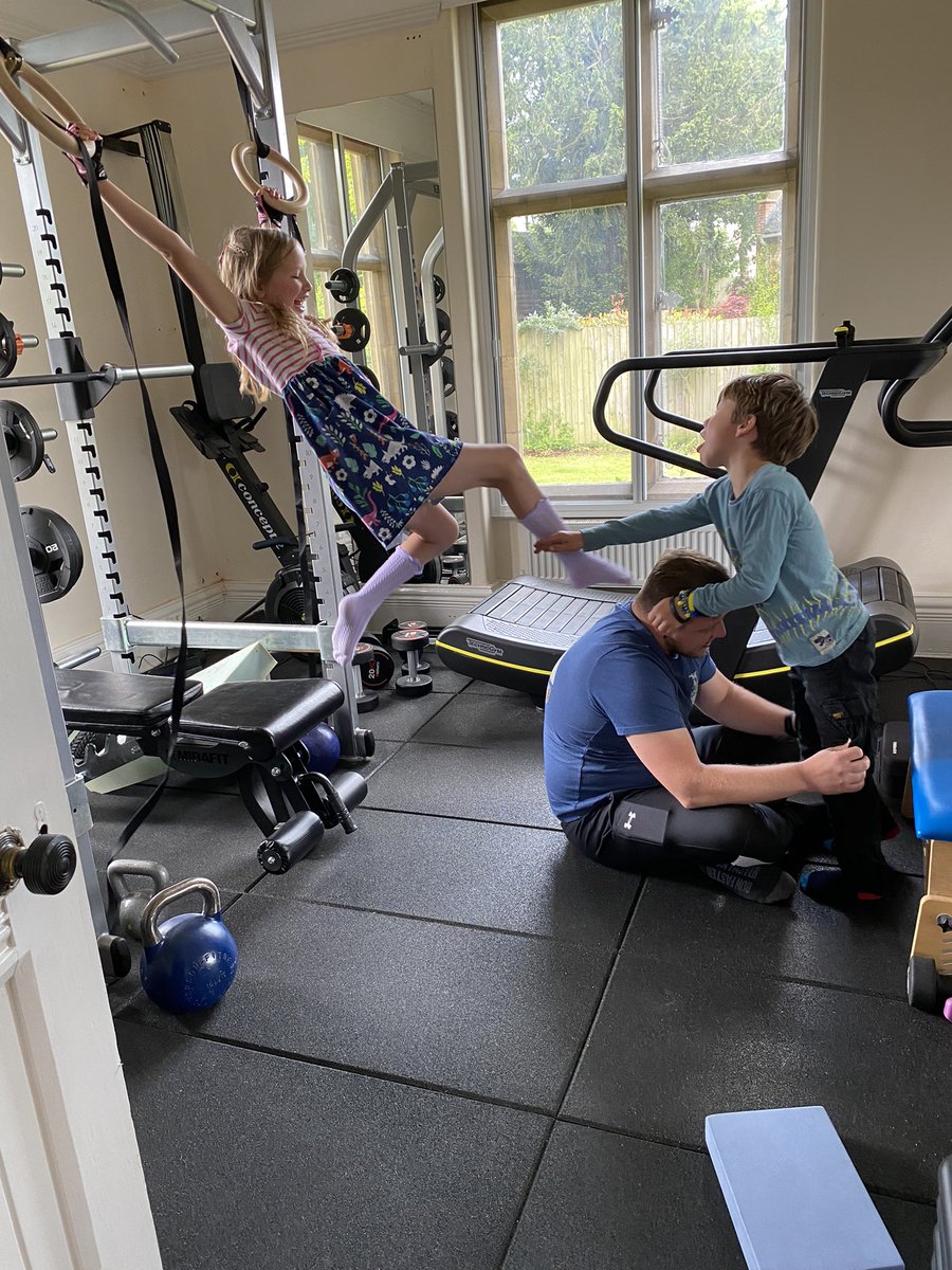 SebbysAdventure's tweet image. #Physio isn’t always, um, distraction free….!! The conditions Bogdan Maria has to work in!!