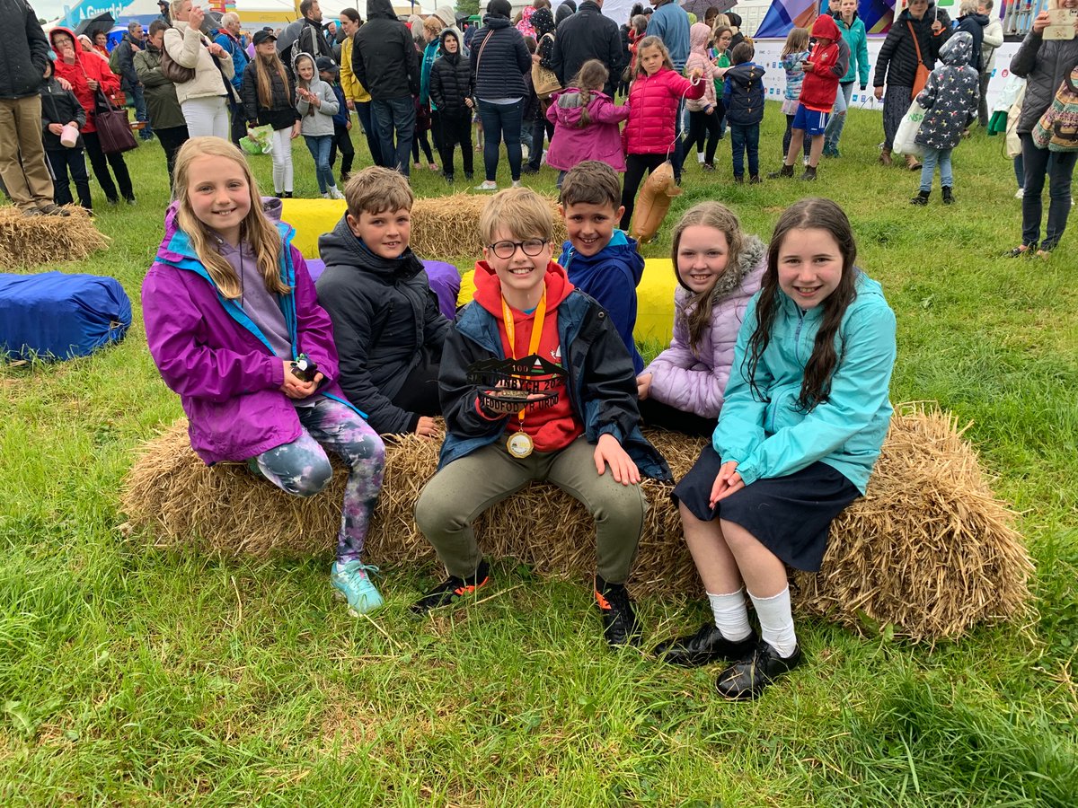 ysgllanfairdc's tweet photo. Llongyfarchiadau i barti Cerys am ennill y gystadleuaeth dawnsio gwerin ac i barti  Anni am ddod yn drydydd. Huge congratulations to Cerys’ group for winning the folk dancing competition and for Anni’s group coming third. https://t.co/e7Ts6zeB6d