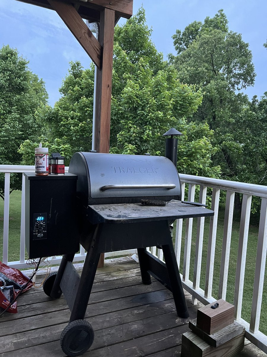 mcgeorge2010's tweet photo. #traeger #buschlight https://t.co/KAdrfx596F