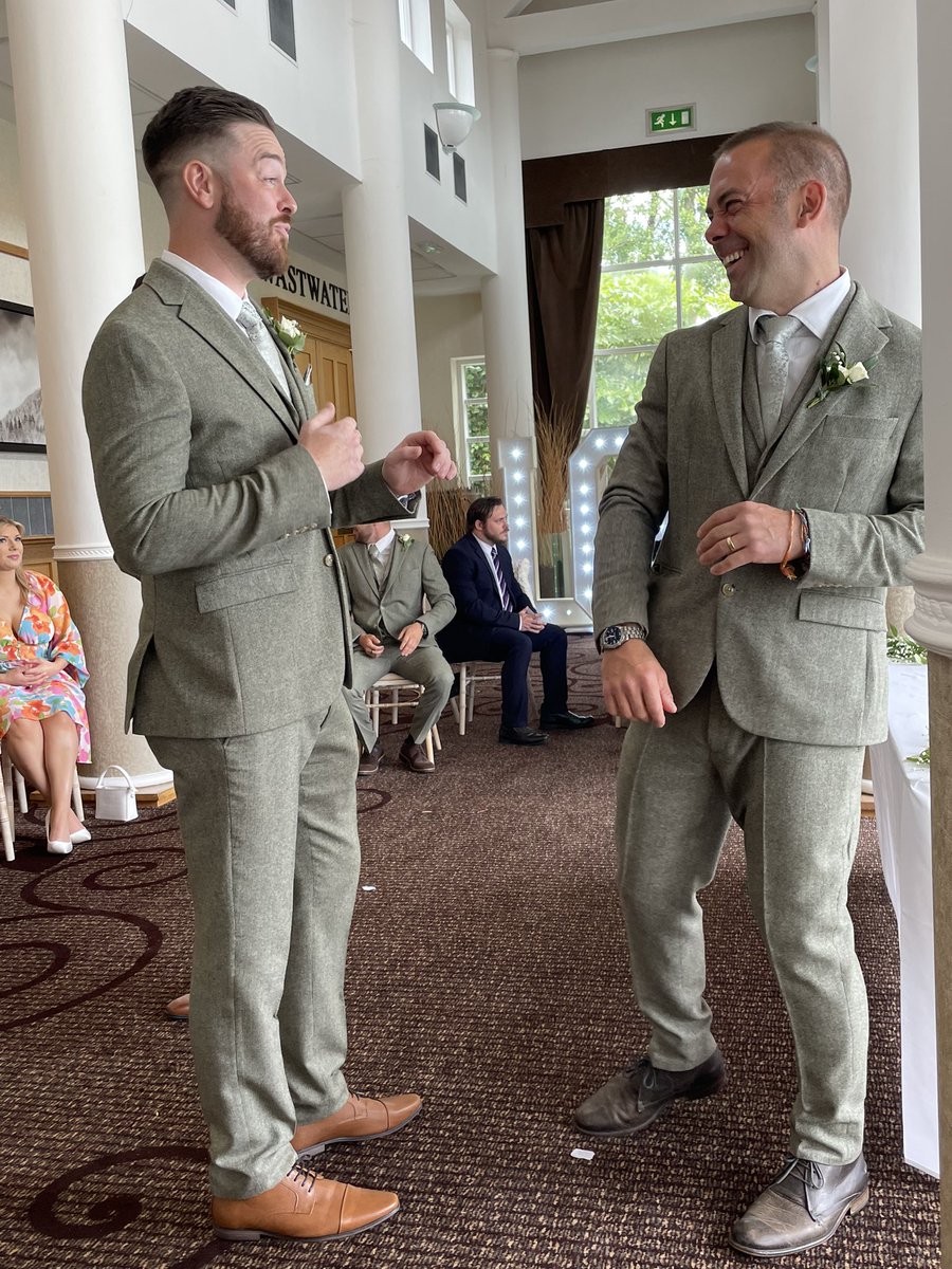 thebeardedhero2's tweet photo. 🥂🎉🥂🎉 The boy has only gone &amp; done it. Massive congratulations to the new Mr &amp; Mrs Knellar  🎉🥂🎉🥂 Obviously his Best Man was at hand to calm his nerves 🤪 @lakedistrictnpa https://t.co/ebrB9f9YqK