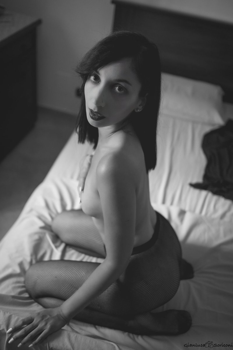 sarah4afire's tweet photo. Want to see more about me, my professional photoshoots &amp; ���? Subscribe to my OF now 😘

Vuoi vedere contenuti speciali e senza censura? Abbonati al mio OF e scrivimi 💞

https://t.co/bhKSYCiMRS

#ONLYFANShot
#onlyfansbabe
#onlyfanspromo https://t.co/zzLZKMlDd8