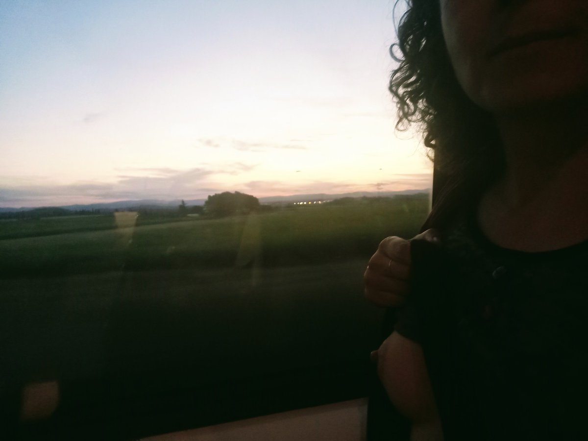 LibNoa's tweet photo. #boob #bombing #sunset #inthetrain #exhib
#hashtag https://t.co/pBbUzIJiW4