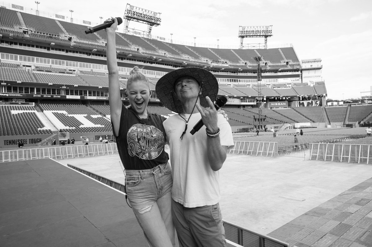 kennychesney tweet picture