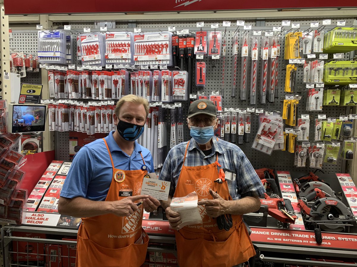 Brunetti6968's tweet photo. Always keeping safety and service top of mind here at #6968; Well deserved recognition for associates Mike, Sharon and Jon!  #PacNorthProud https://t.co/fFH2WEtOGb