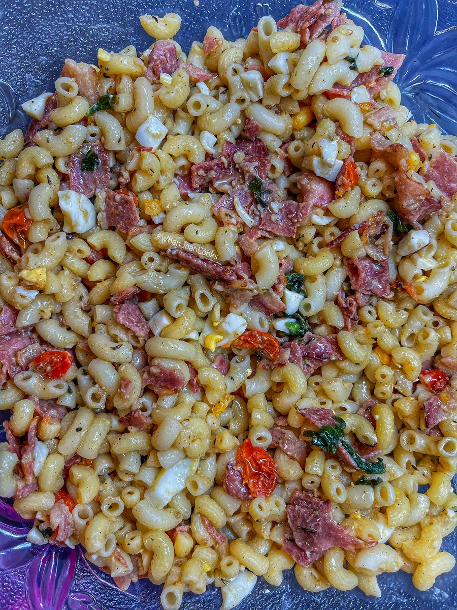 GabsDiva's tweet photo. “Joan. Dira pasta salad nyana hoo. Ke Tla dira Braai.” -So I Just Threw Everything I Could Find In The Fridge Before Doing My Month End Grocery Shopping.
- Bacon, Boiled Eggs, Basil, Cherry Tomatoes, CrushedGarlic, Thyme & Black Pepper. 🥳
#MidweekHoliday #LatePost #WhenJoanCooks https://t.co/kcIqDIrb5E