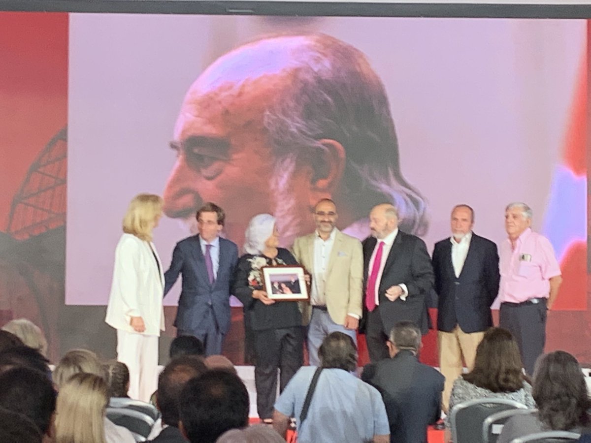 MartaJaumandreu's tweet photo. #premiosmadrid2022
Emotivo homenaje a nuestro querido Ángel del Río, #cronistadelavilla, amigo, generoso, humilde, gran enamorado de #madrid. De las mejores personas que he encontrado en esta vida. Te echamos de menos pero te sentimos aquí. https://t.co/0ng9dZrVvx