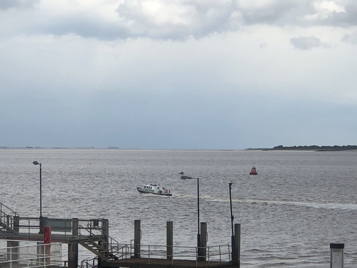 PCSODarrenB's tweet photo. @HPMarineProtect You were that quick passing Victoria Pier @minerva_hull by the time I got the camera out, you were gone! 

Go get em buoys https://t.co/X7reqqRK84