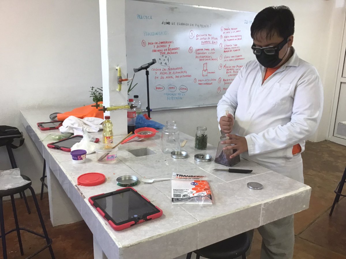 MrMacxonCSA's tweet photo. 2° semestre, hoy los estudiantes de bachillerato, realizaron la práctica para obtención de pigmentos, utilizando betabel, Jamaica, café, zanahoria y espinacas; son colorantes de origen natural.
@AppleEDU @ColegioSnAngel_  #ADSinProcess #ColegioSnAngel #CSAPozaRica #Knotion https://t.co/Ymad5WimNR