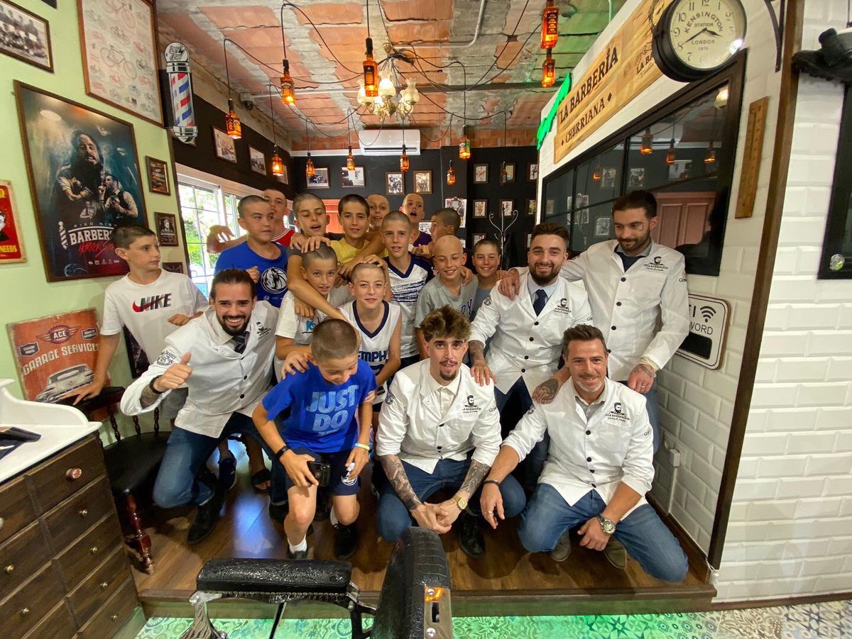 EBGMALAGA's tweet photo. Mini 2010 Masc, uno para todos y todos para uno!! Nunca caminarás solo!! Equipo! Grandes! 👏👏

Muchas gracias a Grupo La Barbería por ayudar a nuestro equipo de esta forma 👏🏼👏🏼 https://t.co/rpD1XtY9pI