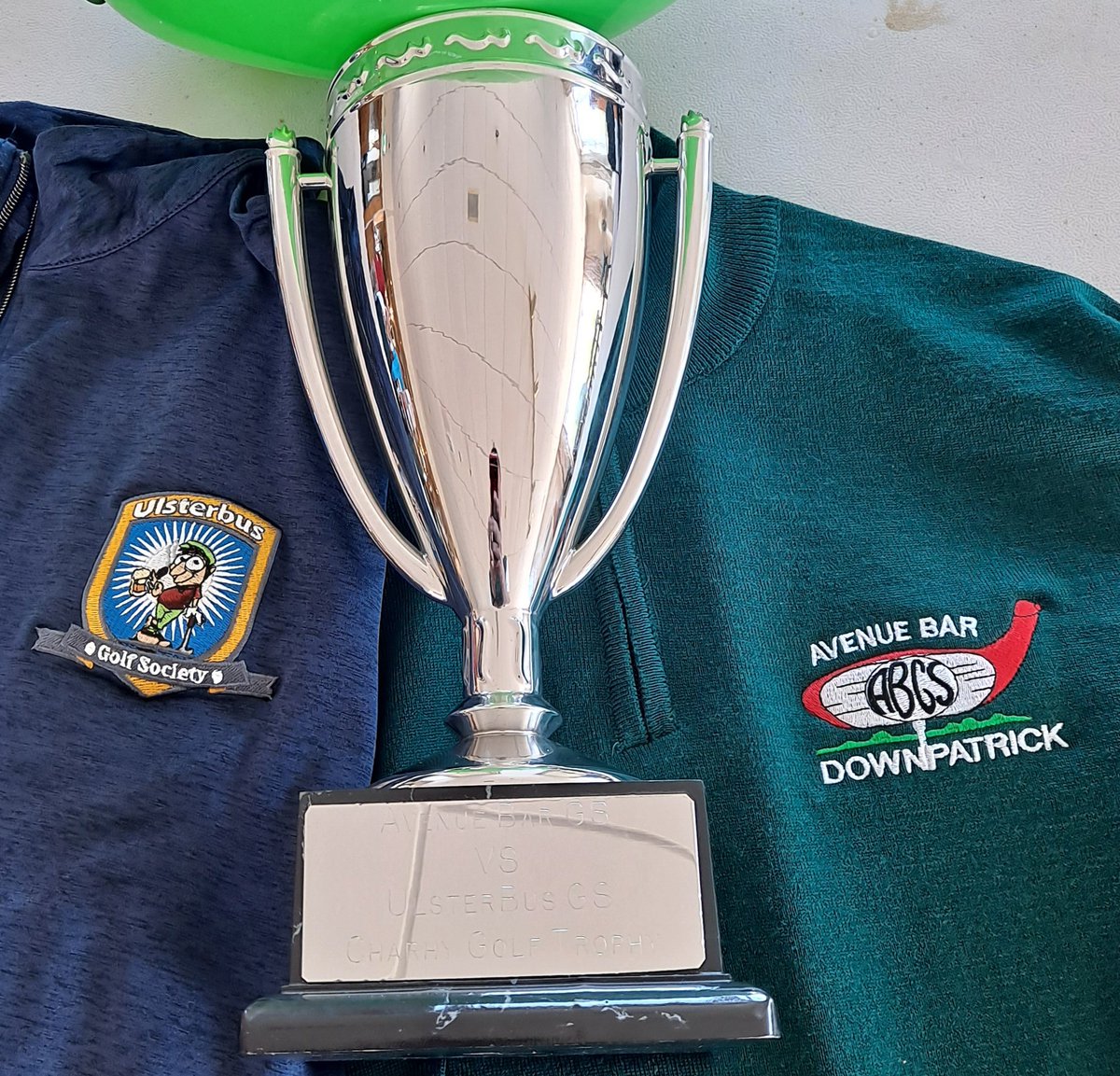 SERGIO_FELLA81's tweet photo. @AvenueBarGolf and UlsterbusGS doing our bit for Charity yesterday at @StPatricksGolf
12man team, singles matches, stableford format.
#ABGS 28pts ๐
#UBGS 20pts
@macmillancancer ยฃ710.18
in the Inaugural Charity Golf Match.
Here's to the next match. #KeeperLit #HappyGolfing https://t.co/Y6tnEkOHN4