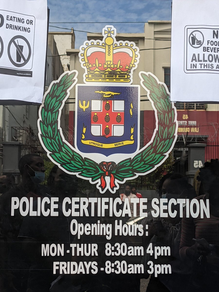 simichelee's tweet image. Had to Google 'utroque'. Means 'both sides'. Soooo this police coat or arms is suggesting they serve both sides...of the law? 🤔