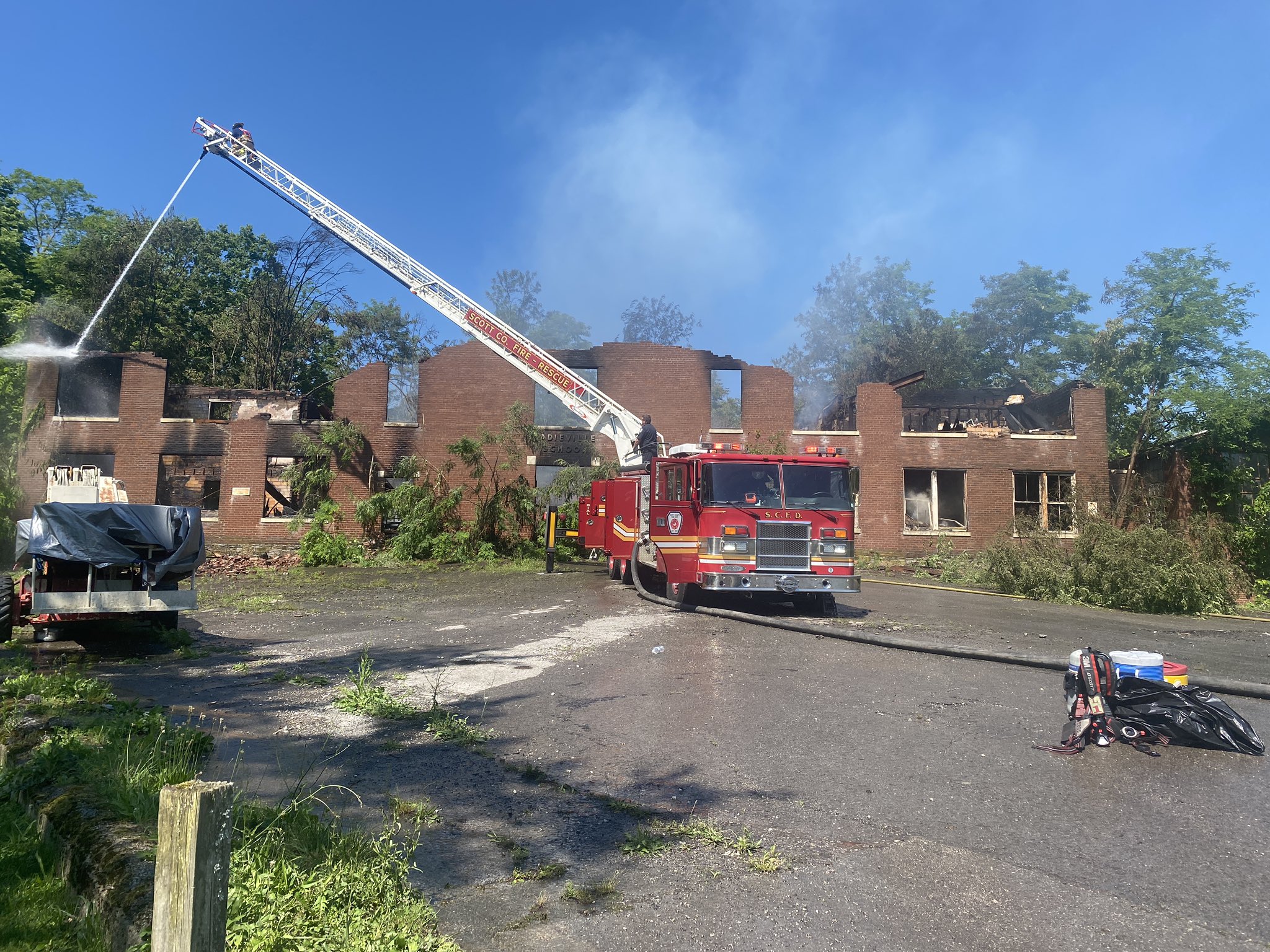 Shelby Lofton on Twitter "Sad site in Scott Co. this morning. The Old