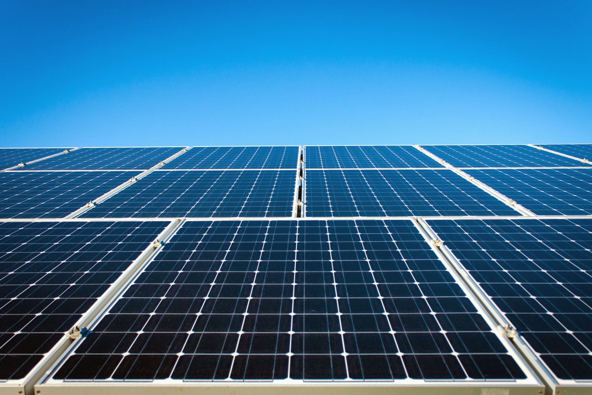 swissolar_f's tweet photo. Oui les panneaux photovoltaïques se recycle bien et ils produisent 10 à 15 fois plus que l'énergie nécessaire à leur production ! Petit rappel de nos collèges de l'entreprise Helion.
https://t.co/oymBUgYgEj
#SOLAR #swissolar #Helion #solaire #recycling https://t.co/EJHc4YpuEk