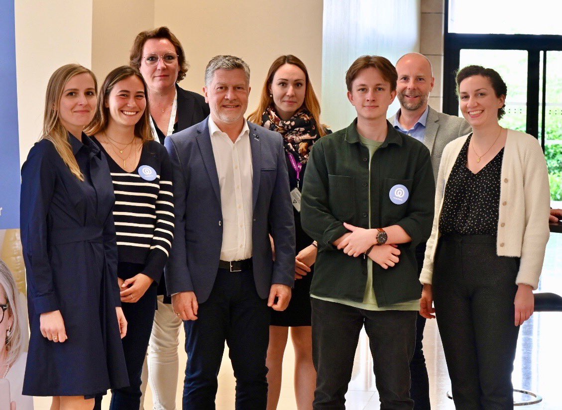 Université de Lille (@univ_lille) on Twitter photo Pour clôturer cette conférence, le Pr @EBoulangerlille, présente l'application Tempoforme, qui vise à améliorer la prévention et à permettre de mieux vieillir.
<a href="/CHU_Lille/">CHU de Lille</a> <a href="/CHUAmiens/">CHU Amiens-Picardie</a> <a href="/CarsatHdF/">Carsat Hauts-de-France</a> <a href="/hautsdefrance/">Région Hauts-de-France</a> <a href="/Assur_Maladie/">Assurance Maladie</a> @MEL_Lille <a href="/departement59/">Département du Nord</a> <a href="/ARS_HDF/">ARS Hauts-de-France</a> Pour clôturer cette conférence, le Pr @EBoulangerlille, présente l'application Tempoforme, qui vise à améliorer la prévention et à permettre de mieux vieillir.
<a href="/CHU_Lille/">CHU de Lille</a> <a href="/CHUAmiens/">CHU Amiens-Picardie</a> <a href="/CarsatHdF/">Carsat Hauts-de-France</a> <a href="/hautsdefrance/">Région Hauts-de-France</a> <a href="/Assur_Maladie/">Assurance Maladie</a> @MEL_Lille <a href="/departement59/">Département du Nord</a> <a href="/ARS_HDF/">ARS Hauts-de-France</a>
