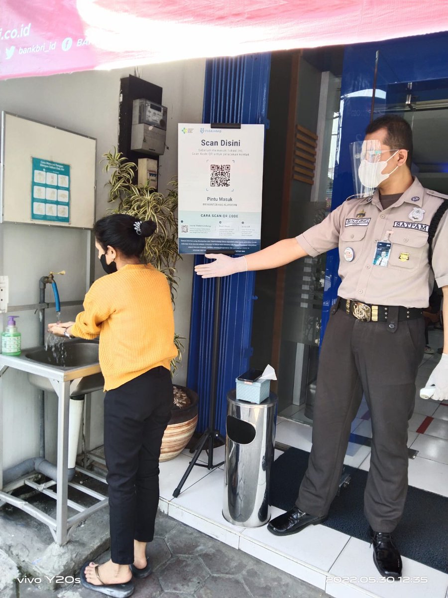 neetawidya87's tweet photo. Bapak Satpam BRI KK Klayatan menjaga protokol kesehatan
#Satpambripemberani
#Satpambrisigap
#ROmalang
#1230 https://t.co/OKt66Xo2YN
