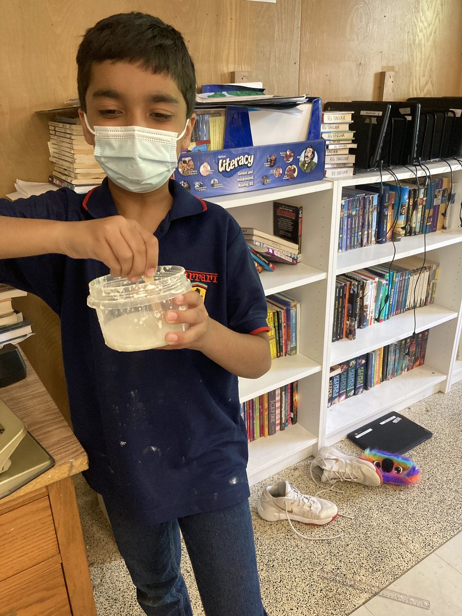 macdonald_LDSB's tweet photo. Oobleck, a Non-Newtonian fluid #grade5science #sciencerocks #stem #ldsb @RGSinclairPS #chemicalchange #welovescience https://t.co/jxHN9o2FJv
