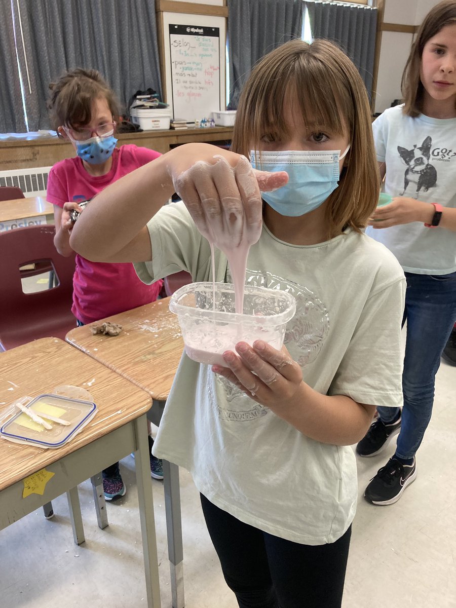 macdonald_LDSB's tweet photo. Oobleck, a Non-Newtonian fluid #grade5science #sciencerocks #stem #ldsb @RGSinclairPS #chemicalchange #welovescience https://t.co/jxHN9o2FJv