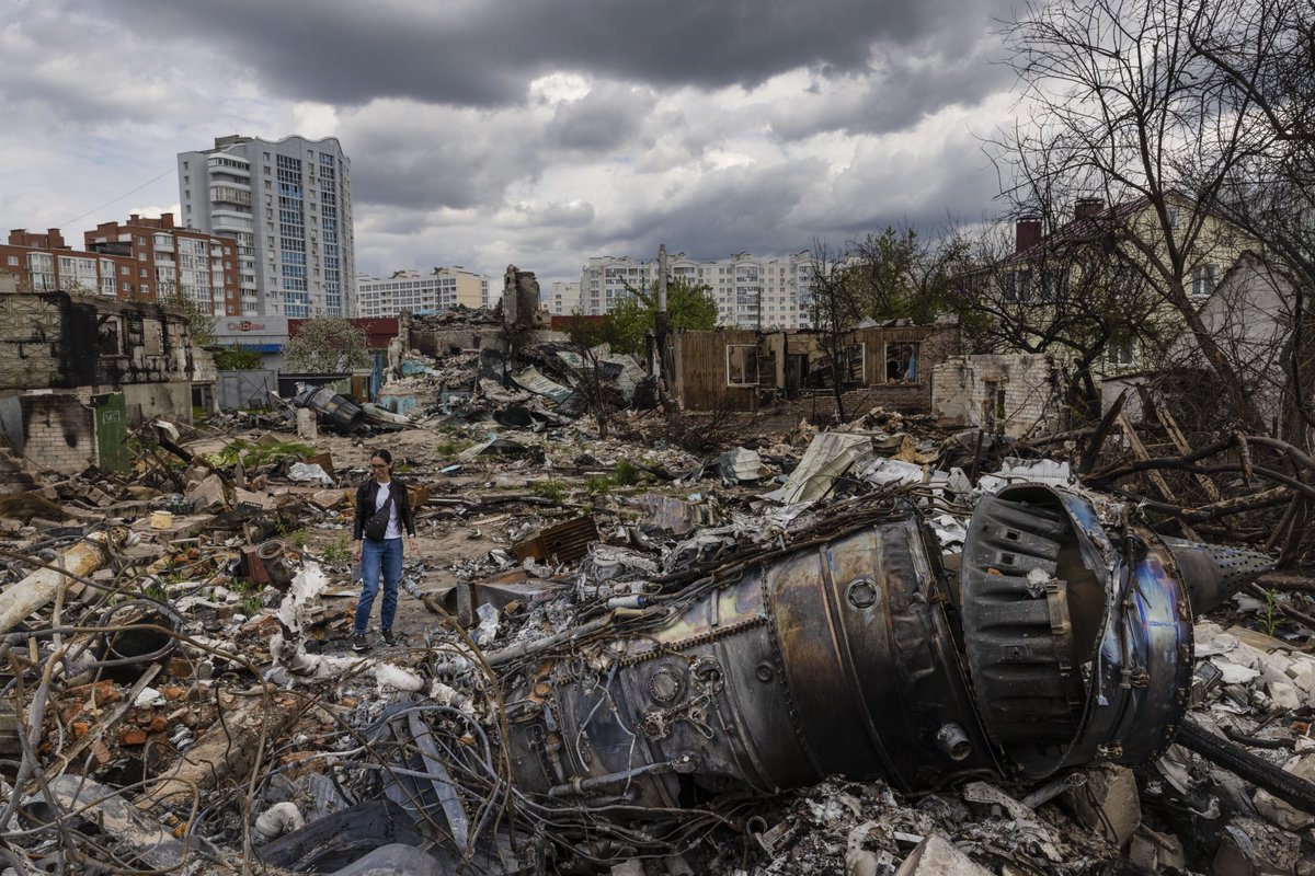 dguttenfelder's tweet photo. A Russian Plane Crashed Into a House. Death Was Parceled Out Randomly. 

For @nytimes w @VALERIEinNYT @MarichkaVareni1 https://t.co/OThXSfFINM