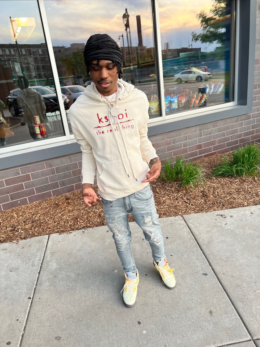 scoreyy's tweet photo. Back to back dates girl do you miss me when I’m gone ❤️ https://t.co/Bm9pL86nRA