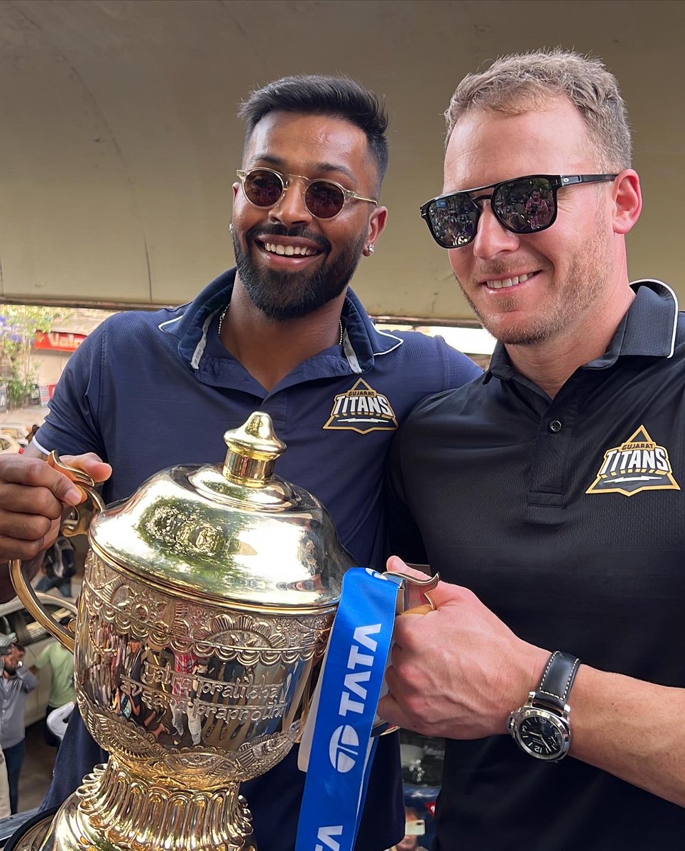 We couldn’t have won this #SeasonOfFirsts without you, #TitansFAM 💙

We can’t thank the city police enough for ensuring our road show was a roaring success! 🙏

Love and wishes, #AavaDe😍
