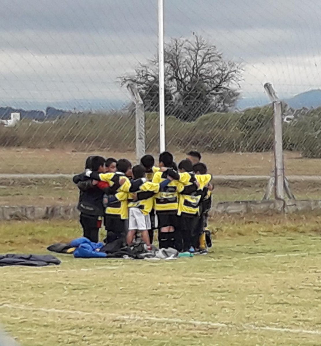 ClubPenarolSalt's tweet photo. INFANTILES 🖤💛🖤

Las categorías 2012 y 2014 poniéndole el cuerpo a la jornada del domingo en las canchas del Bicentenario 

#SomosPeñarol #PeñarolAltaEscuela #LaBandaDelMirasol #JueguePeñarol #PeñarolSalta https://t.co/kAyNChyqy1