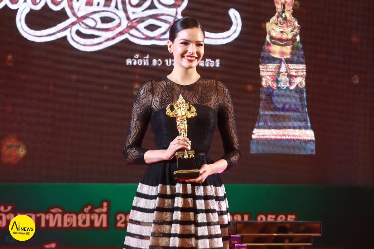 AllNews_th's tweet photo. สุดปัง!!! “ชาคริต-จอย ศิริลักษณ์” คว้ารางวัลนักแสดงเจ้าบทบาทยอดเยี่ยม “กองทัพ พีค-ฟ้าใส” นักแสดงนำชายหญิงยอดเยี่ยม “อิน-จ๊อบ” นักแสดงนำคู่พระ-นายยอดเยี่ยม รางวัล “พิฆเนศวร” ครั้งที่ ๑๐
อ่านข่าวและชมภาพที่🔻
🔗https://t.co/zPbyaxPyMV
#รางวัลพิฆเนศวร2565 #kongthappeak #อินจ็อบ https://t.co/Is6Bulo84w