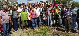 PCV_Venezuela's tweet photo. 🚨 #ALERTA Campesinos denuncian intento de desalojo por escoltas del diputado del PSUV Juan Escalona en Portuguesa

✅ Lee esta denuncia en Tribuna Popular 
https://t.co/5B7AicdXy5 https://t.co/vMep2EDYVZ