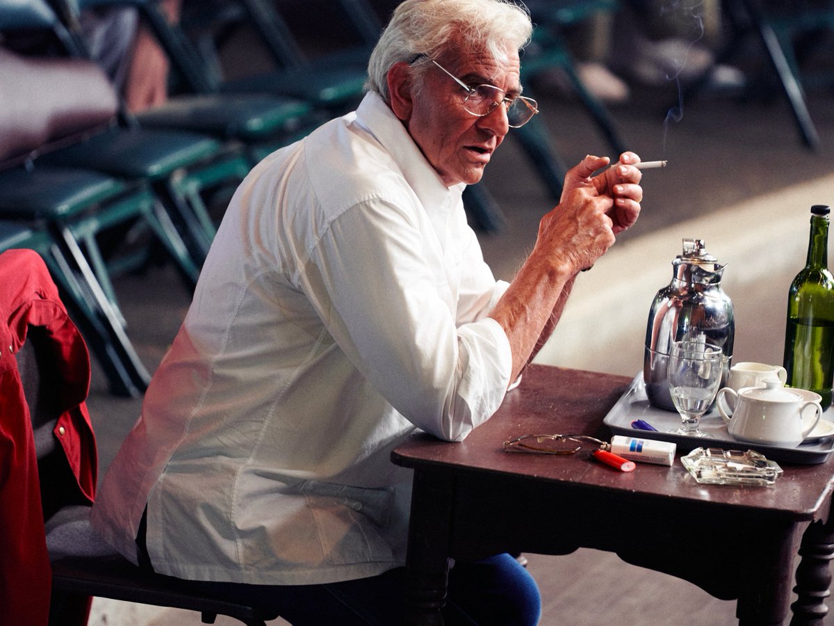 mavericksmovies's tweet photo. The makeup on Bradley Cooper as Leonard Bernstein in Maestro is INSANE https://t.co/3EPnZlRumy