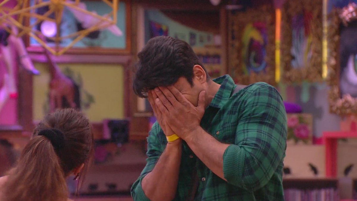 wobblyhead0724's tweet photo. “Jitne bhi mudde aye hain wo Shukla ko le kr aye hain…

it means Shukla is running the whole show

Shukla k peeche nahi lagay tau dikhe gein nahi” 

His Charm, Aura and Craze can never be matched. 

Peak of Reality TV. True Greatness

@sidharth_shukla #SidharthShukla #BB13 https://t.co/WkYKMsBQas