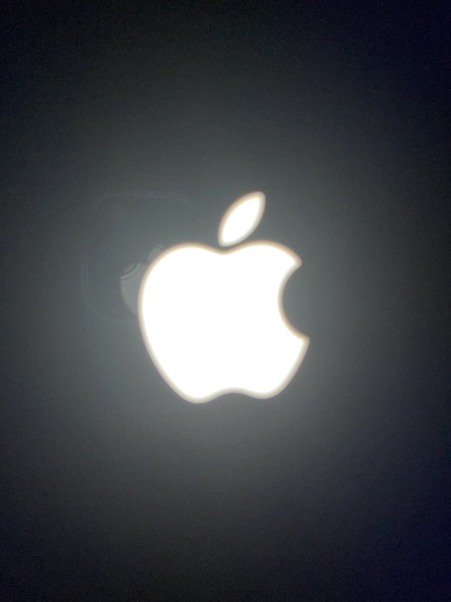riman_sabu's tweet photo. Appleのマークってなんでこんなにかっこいいんだろう。
#iPadProMAX
#イケてる #こっち系 https://t.co/gG20pugDOX