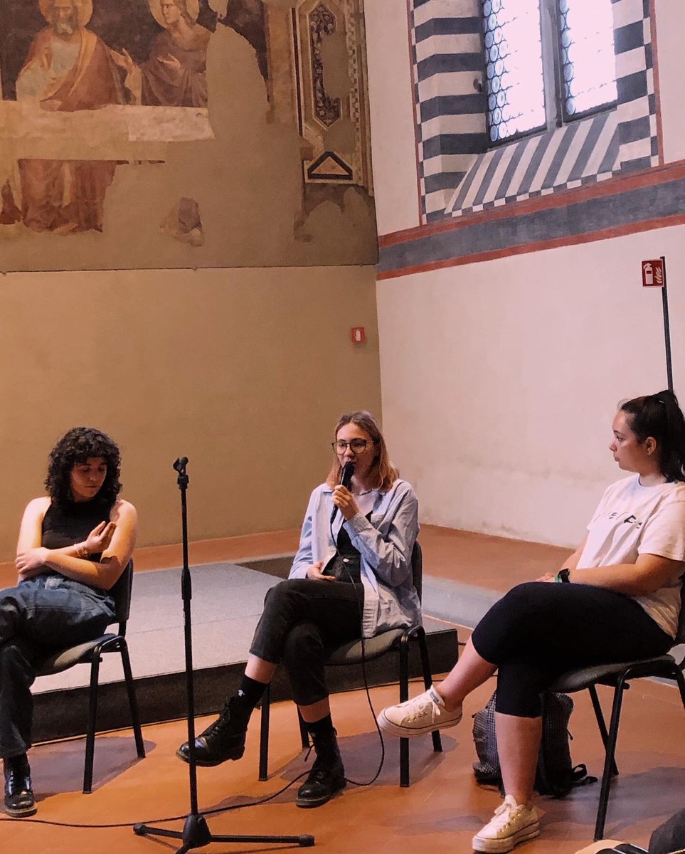 premiorezzori's tweet photo. Grazie a Sara, Alice e Sofia di #Parentesi - un progetto nato dal @PortoStorie - che hanno presentato insieme a #ChiaraTagliaferri il loro documentario “Atipico”. È stato emozionante ascoltare le storie #atipiche presenti nel loro lavoro. Un grazie speciale a @santacroceopera https://t.co/EiOifUednh