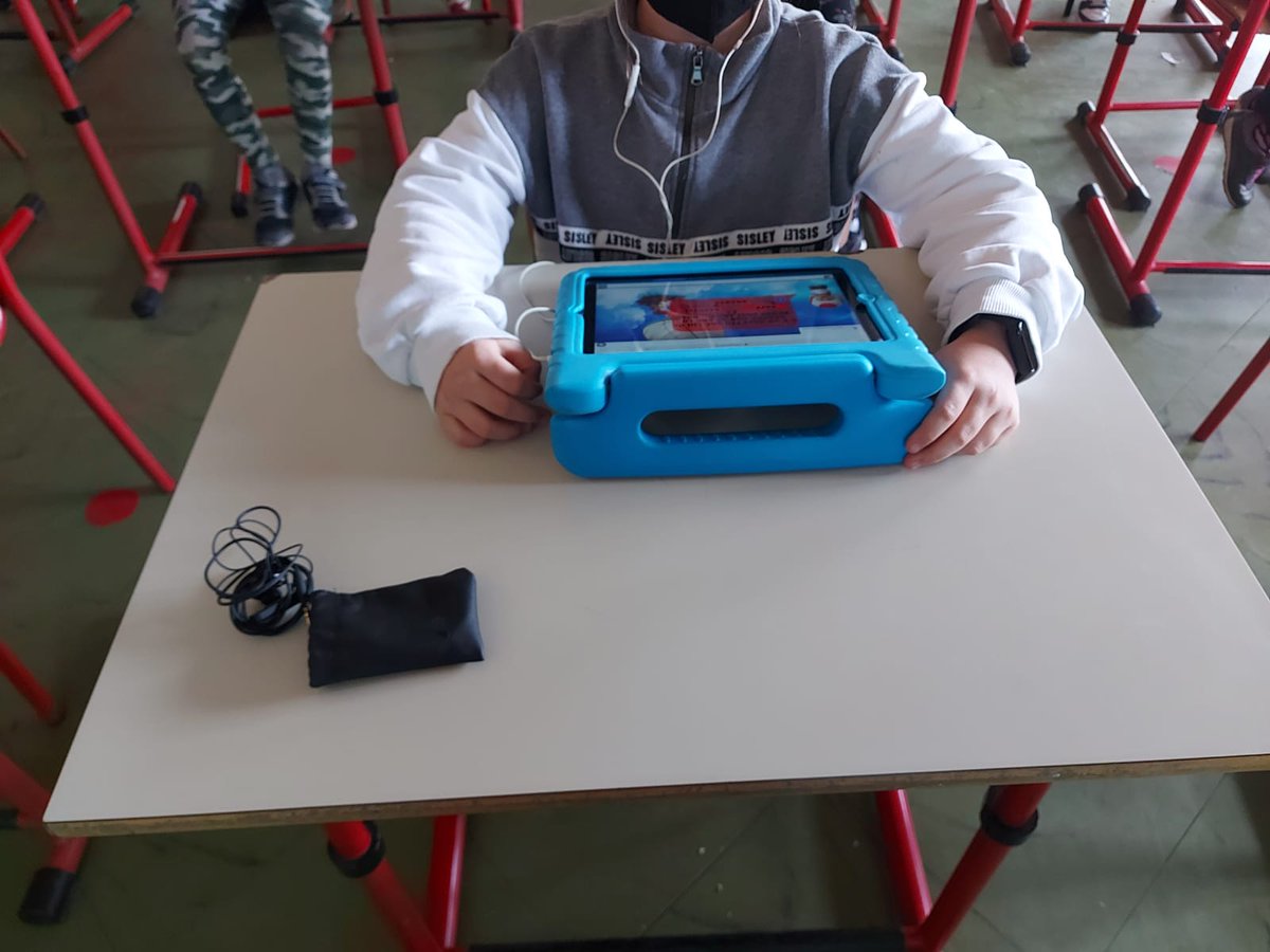 ICBasiglio's tweet photo. @InnovaMentiKids
 #Innovamenti/gamification 
Le classi terze al lavoro!!!! https://t.co/BvvNK43cLA