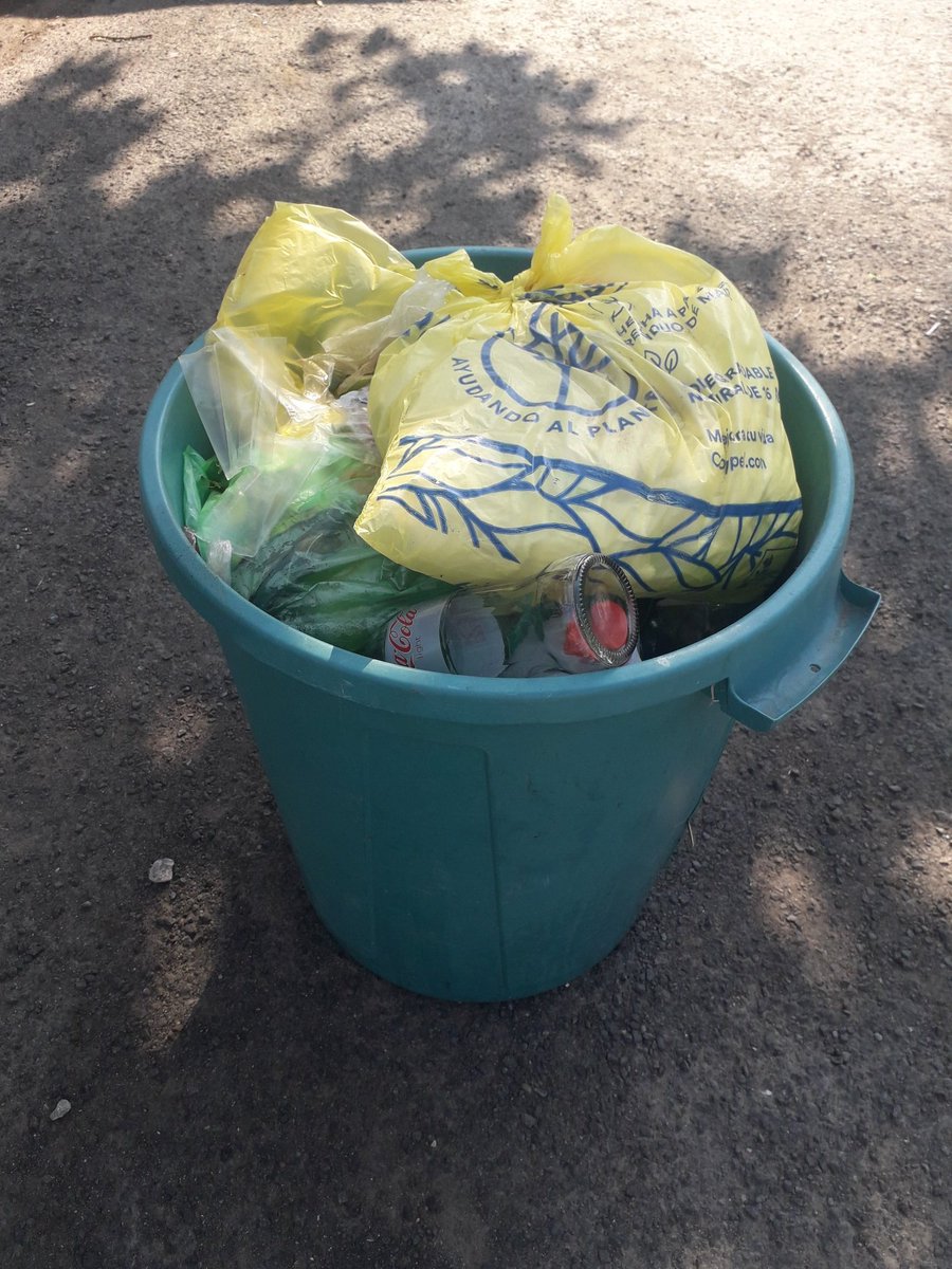 Salvado07606931's tweet photo. @ZapopanGob @JuanJoseFrangie @AlbertoUribeC @ServiciosZap @pkumamoto @SarahCorts5 @omarborboab @ea_puerto @_KarlaDiaz_ SE SUPLICA DE LA MANERA MAS ATENTA NOS AYUDEN EN LA RECOLECCION DE LA BASURA DE NUESTRAS COL. LAS BOVEDAS Y LA CASITA. ALGO EXTRAÑO SE ESTÁ SUSCITANDO. SALUDOS.. https://t.co/LRi4vpmd6c