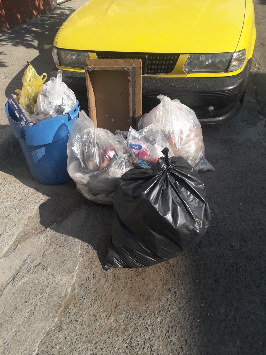 Salvado07606931's tweet photo. @ZapopanGob @JuanJoseFrangie @AlbertoUribeC @ServiciosZap @pkumamoto @SarahCorts5 @omarborboab @ea_puerto @_KarlaDiaz_ SE SUPLICA DE LA MANERA MAS ATENTA NOS AYUDEN EN LA RECOLECCION DE LA BASURA DE NUESTRAS COL. LAS BOVEDAS Y LA CASITA. ALGO EXTRAÑO SE ESTÁ SUSCITANDO. SALUDOS.. https://t.co/LRi4vpmd6c