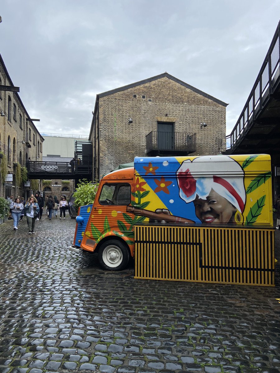 denis_p14's tweet image. Saw this in London today, pretty cool but not as cool as the @DippiesNFT  🚐#vansandvibes #takeyourdipsout