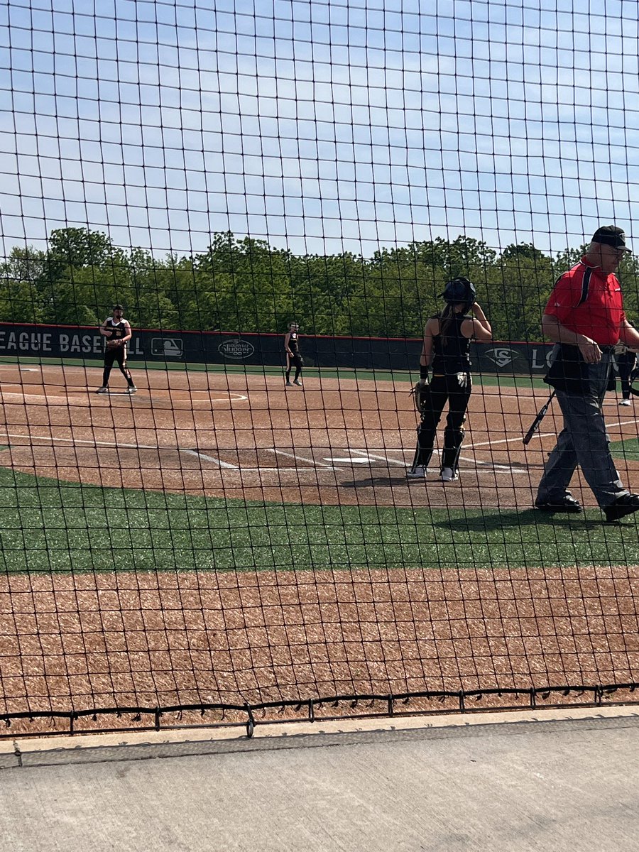 breezymcc3's tweet photo. Great day for some softball 🥎 #ladyforce @LadyForce3 https://t.co/kfa7j17drW