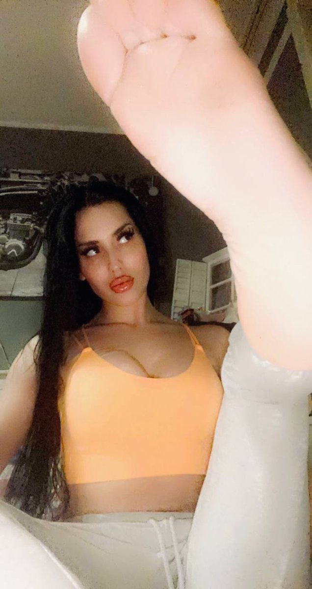 Meine schwitzigen Füße müssen immer noch sauber geleckt werden 👅🔥!
 AB in die DMS Sklave 💅.
ich habe wieder einen Freien Platz in meinem Sklavenstall ⏳😈!

Findom Femdom