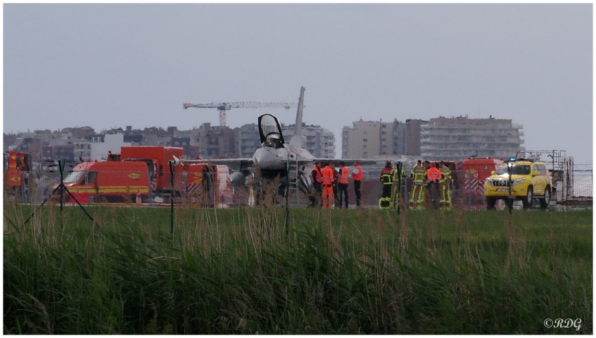BeAirForce's tweet photo. The aircraft has landed safely. Photo RDG https://t.co/DzkKYzfNFN