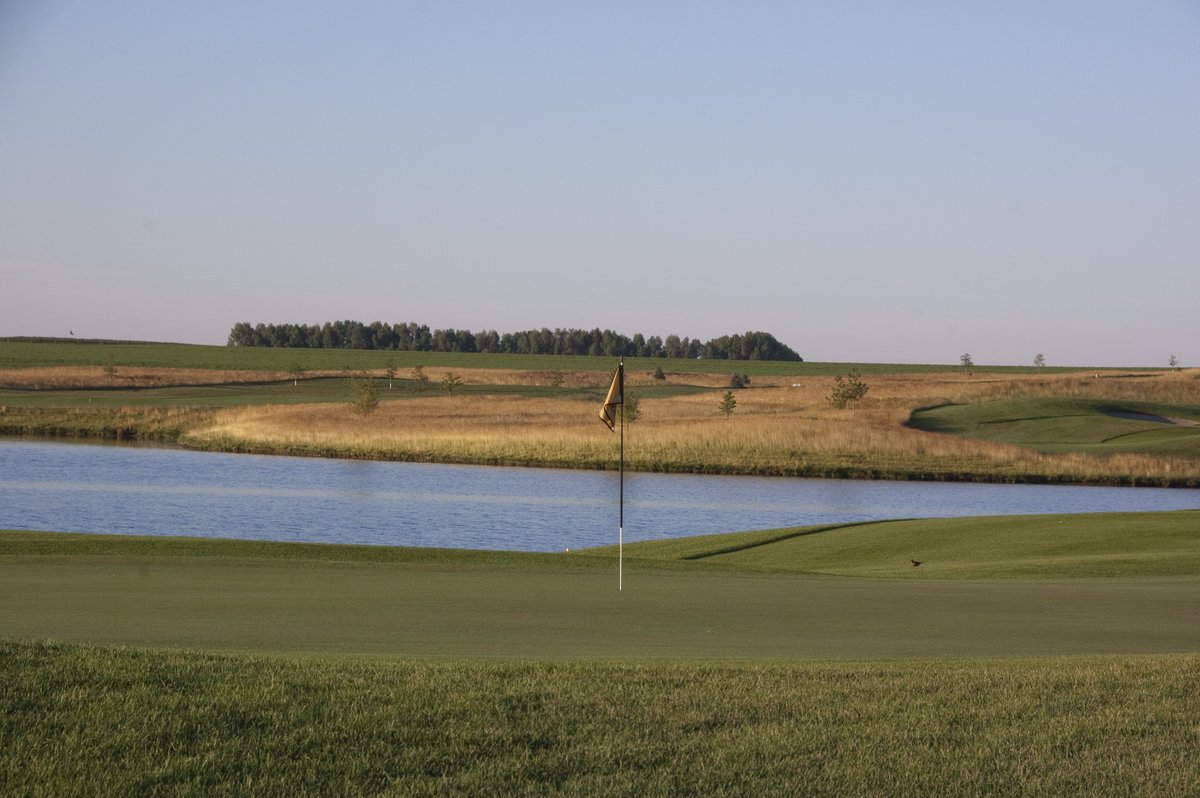 Still time to register for the Defender Gold Club Golf Events
June 3 in Pella, Iowa
June 17 in Sioux Center

Register here:
dordt.edu/athletics/defe…