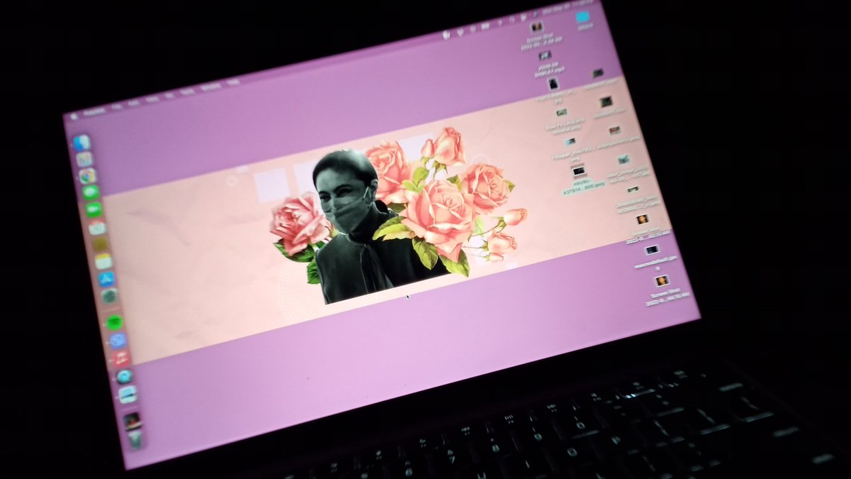 stephDGREAT's tweet photo. From VP as my prev wallpaper to Inay #MaricelSoriano as my current... w/ an Apologist. Na nagpapaalalang, isa lang syang bagay na walang silbi kundi bilhin, gamitin, at matapos ay isuka sa isang tabi para lamunin ng ibang hayop na katulad nya. https://t.co/C4vfygtEBh