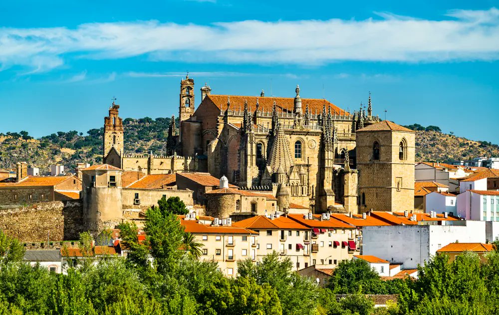 AutocaravanExpr's tweet photo. La exposición «Las Edades del Hombre» sale de Castilla y León y aterriza en Plasencia. Es una excusa perfecta para escapar unos días en autocaravana a tierras extremeñas y aprovechar para hacer una ruta por esta sorprendente comunidad.

➡ https://t.co/MgYU9oRhZO https://t.co/BT6XFjv7si